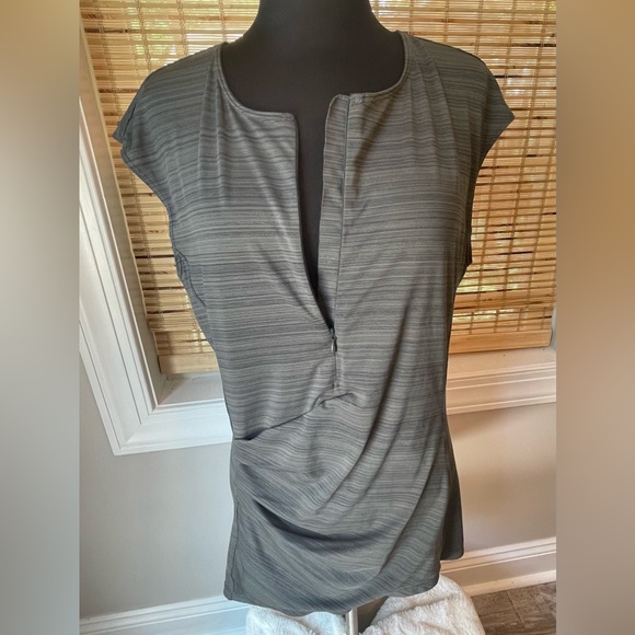 Athleta Lg. Tall Sport Top with Zippered Pocket - Picture 2 of 4